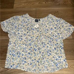 NWT gap floral top